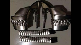 Bawa Sepatu Bentuk Senjata, Wanita AS Dicegat Petugas Bandara