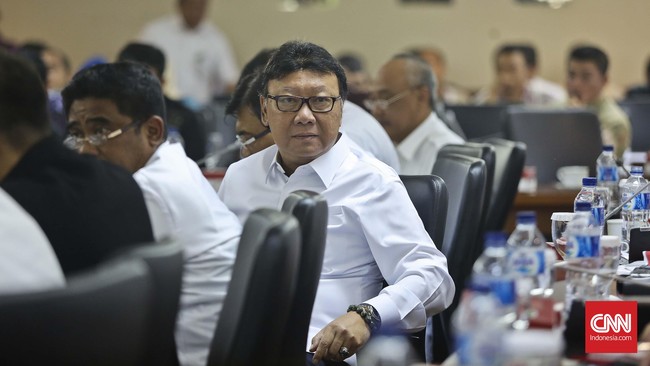 "Pemerintah tidak ingin memperberat calon independen," kata Menteri Dalam Negeri Tjahjo Kumolo.