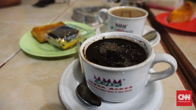 Sebuah kedai kopi di Austria, Julies Meinl, merayakan Hari Puisi Sedunia dengan menerima lembar puisi sebagai tanda pembayaran.