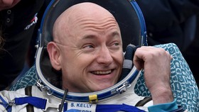 Astronaut Pensiun Usai Tinggal Setahun di Antariksa