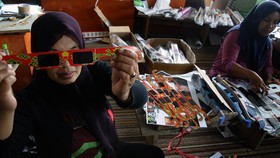 Menyaksikan GMT Dianjurkan Gunakan Kacamata Khusus
