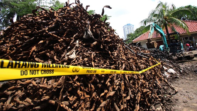 Hari ini penyidik akan kembali turun ke lokasi penemuan kulit kabel untuk mengumpulkan bukti. Sejauh ini ada banyak dugaan dari penemuan kabel itu.