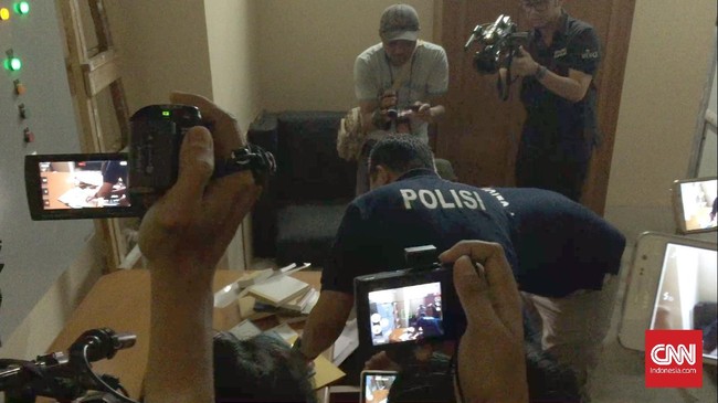 Ketua DPRD DKI Jakarta Prasetio Edi Marsudi menjelaskan dirinya sama sekali tak mengetahui apa yang ada di dalam komputer tersebut.