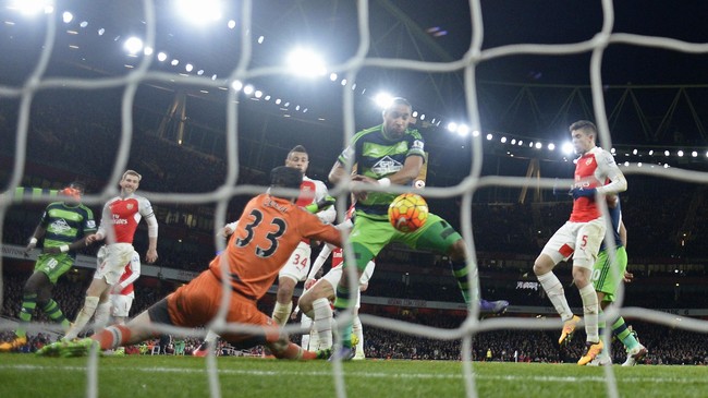 Selain menelan kekalahan dari Swansea City, Arsenal juga mengalami kerugian karena kehilangan Petr Cech pada akhir pekan nanti.