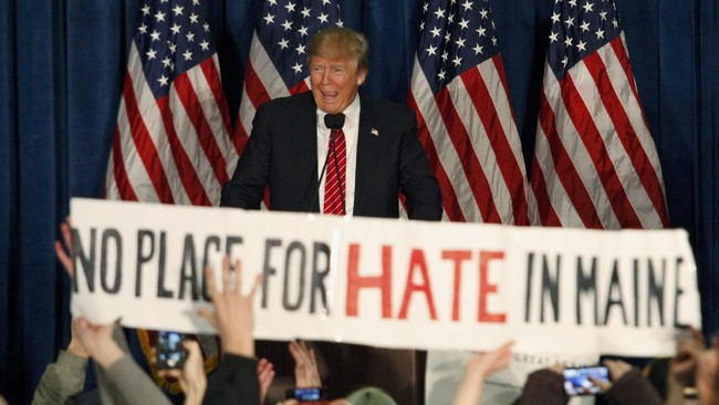 Seorang jurnalis Breitbart News mengajukan pengaduan kriminal terhadap Corey Lewandowski, manajer kampanye Donald Trump.