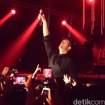 Robin Thicke Lakukan Pelecehan Seksual Saat Syuting 'Blurred Lines'