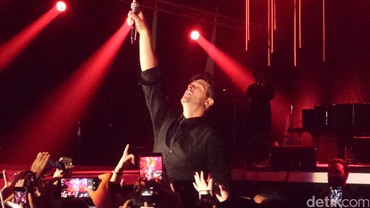 img-title Robin Thicke Lakukan Pelecehan Seksual Saat Syuting 'Blurred Lines'