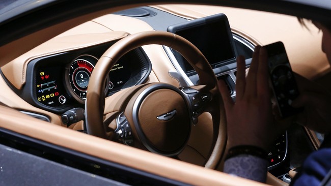 Aston Martin Jakarta berharap rencana prinsipal melantai di Bursa Efek London bisa mempercepat bisnis otomotif Aston Martin di dunia.