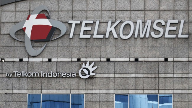 Telkomsel menerbangkan dua drone dari kawasan barat dan timur untuk memantau kualitas jaringan seluler dan Internet di Indonesia.