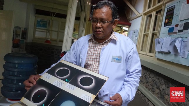 Kamera ponsel juga diragukan kurang mampu menangkap gambar gerhana dengan resolusi baik karena keterbatasan sensor dan lensa.
