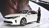 Melihat Mobil Hebat di Geneva Motor Show 2016 Sejumlah pabrikan mobil dunia dan mobil cepat memamerkan produk terbaru mereka di ajang Geneva Motor Show 2016 yang berlangsung pada 3 sampai 13 Maret 2016.