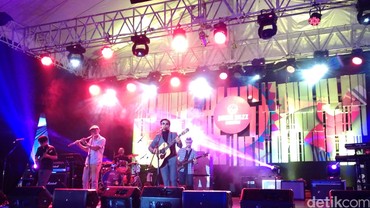 img-title Lirik Lagu Nirmala - Noh Salleh