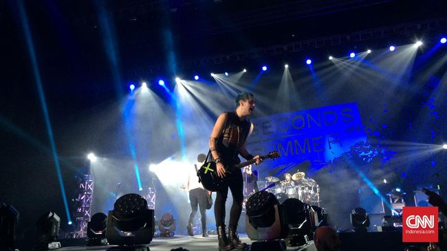 Gitaris 5 Seconds of Summer, Michael Clifford, menyatakan makanan asli Indonesia yang masuk daftar makanan terenak versi CNN itu sangat lezat.