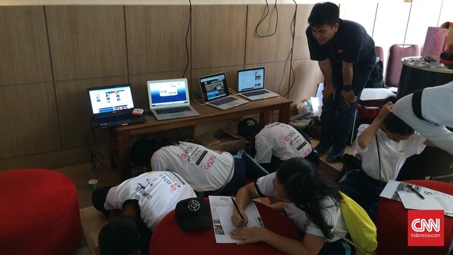 Kalau diberi waktu dua menit untuk menulis, apa yang bisa kalian ceritakan? Lihat yuk apa yang dituliskan teman-temanmu di SMP Labschool Kebayoran Jakarta.