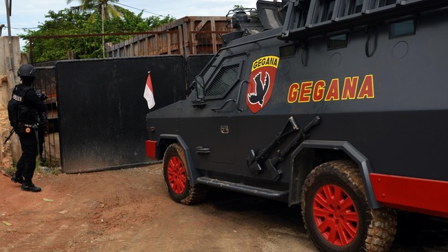 Anggota Komisi Hukum DPR Sufmi Dasco Ahmad meminta agar terpidana Labora Sitorus dipindahkan ke LP Gunung Sindur, Kabupaten Bogor.