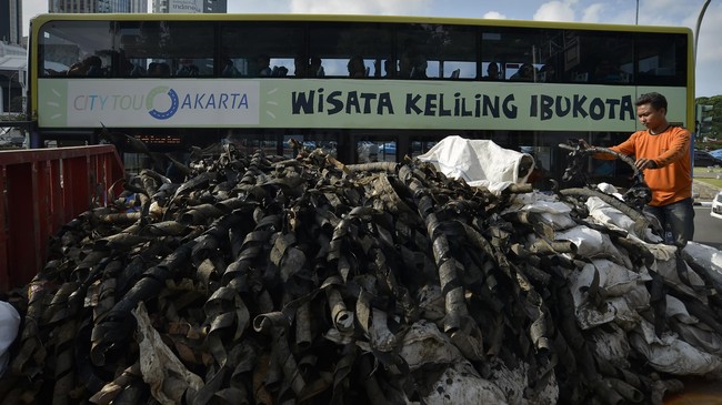 General Manager PLN Syamsul Huda belum bisa memastikan apakah kulit kabel bekas yang ditemukan di gorong-gorong sebagai milik PLN.