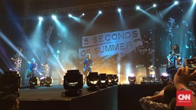 Kenangan Masa Lalu 5 Seconds of Summer di Video Musik Old Me