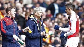 Wenger Merasa Dirugikan Keputusan Wasit
