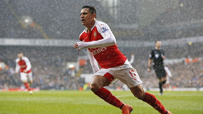 Penyerang Arsenal Alexis Sanchez mengklaim telah mencapai puncak permainan yang setara dengan Lionel Messi dan Cristiano Ronaldo.