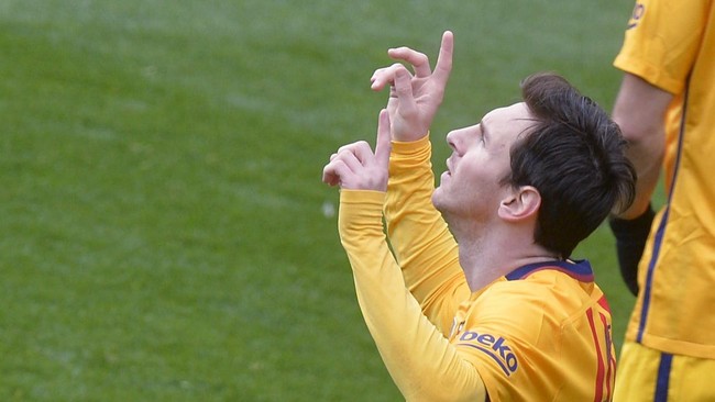 Penyerang Barcelona, Lionel Messi, tidak mengetahui kalau trio MSN (Messi, Luis Suarez, dan Neymar) sudah menciptakan 100 gol untuk Blaugrana musim ini.