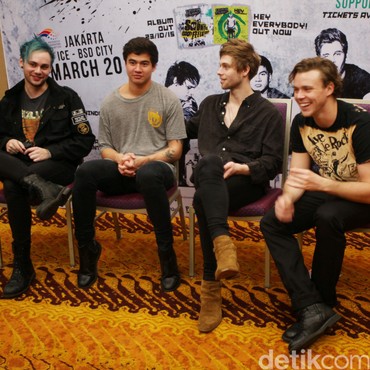Lirik Lagu NOT OK - 5 Seconds of Summer