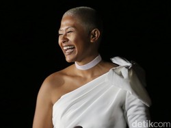 Dira Sugandi Nyanyikan Ulang Satu Cinta Milik Candra Darusman