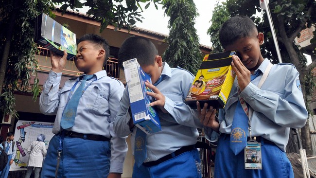 Sekolah itu sesungguhnya mengasyikkan, hanya saja masih banyak anak yang belum bisa mengetahui bagaimana caranya agar sekolah itu tidak membosankan.