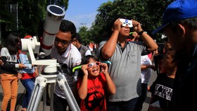 Tips Aman Menatap Gerhana Matahari Total dari Astronom