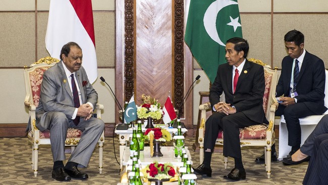 Menurut Jokowi, Pakistan merupakan pasar besar dengan penduduk mencapai dua ratus juta jiwa, dan saat ini nilai perdagangan kedua negara melampaui US$2 miliar.