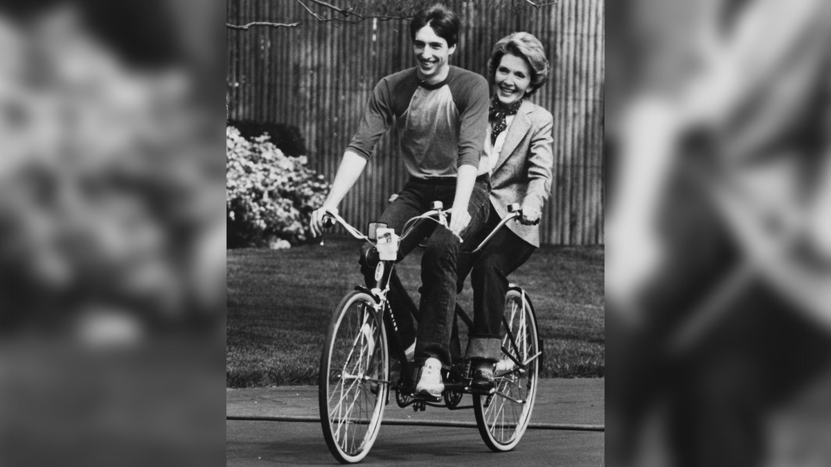 Warisan Mode Nancy Reagan