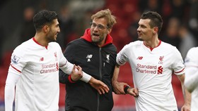 Bek Liverpool Prediksi MU Bakal Parkir Bus