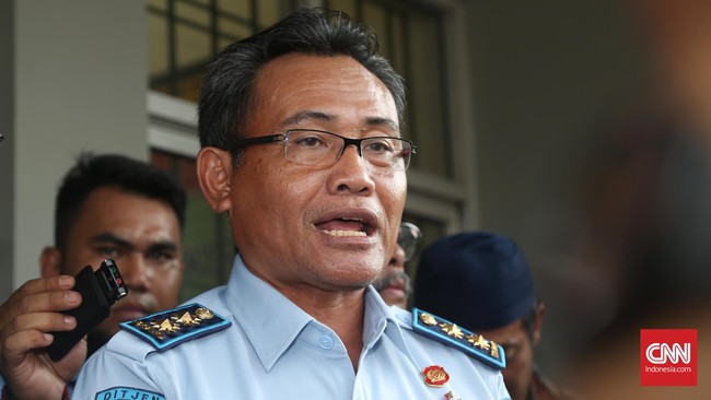 Berdasarkan hasil pemeriksaan awal yang dilakukan tim medis, Labora kedapatan mengalami masalah kesehatan darah tinggi, gula, dan asam urat.