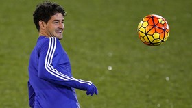 Conte Enggan Bahas Nasib Pato di Chelsea