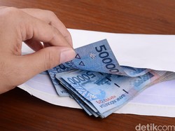 Merasa Tertipu, Puluhan Nasabah Geruduk Rumah CEO EDCCash di Bekasi
