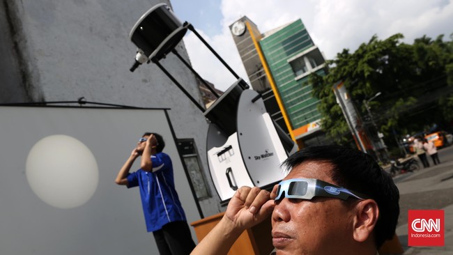 Sekjen Kemenag Nur SyamNur mengatakan ketika gerhana, baik itu gerhana matahari atau bulan, umat Muslim disarankan melakukan salat sunnah. 