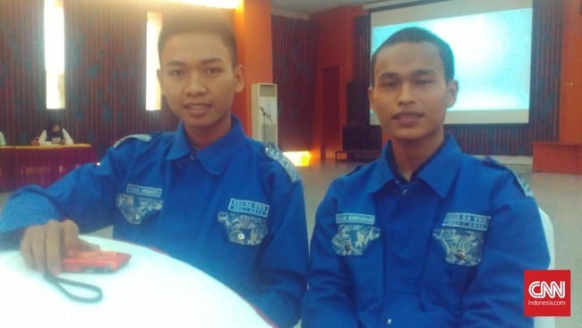 Trio siswa SMK 54 Jakarta berhasil menciptakan alat pemanen anakan lele yang hanya mengandalkan tenaga surya. Murah dan efektif.