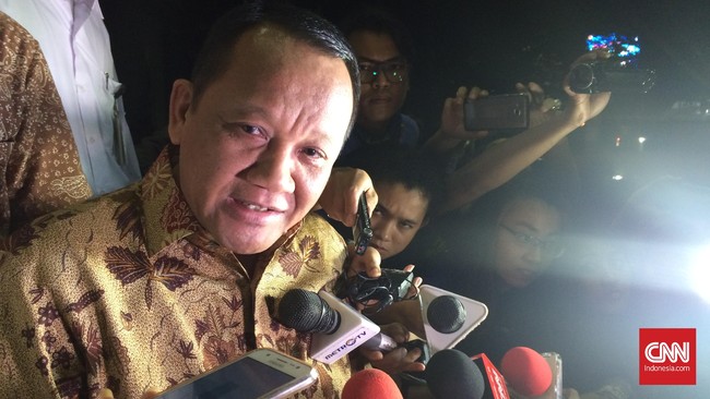 Sekretaris Mahkamah Agung Nurhadi mengatakan, hubungannya dengan Andri hanya sebatas atasan dan bawahan di lembaga peradilan tersebut.