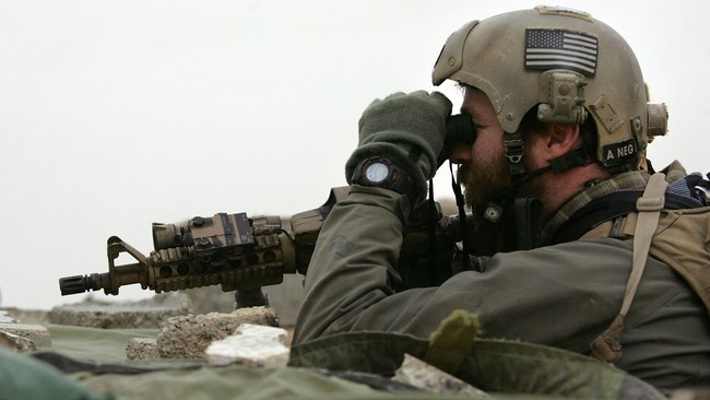Navy SEAL mengeluh tidak memiliki senjata sendiri dan harus berbagi senapan dengan pasukan lainnya jika operasi telah selesai dilakukan.