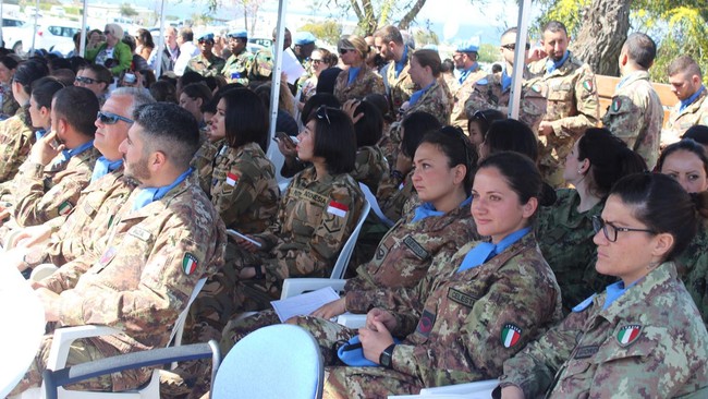 Penghargaan kepada para prajurit perempuan TNI diberikan saat peringatan Hari Perempuan Internasional dirayakan di Lebanon, Selasa (8/3) kemarin.
