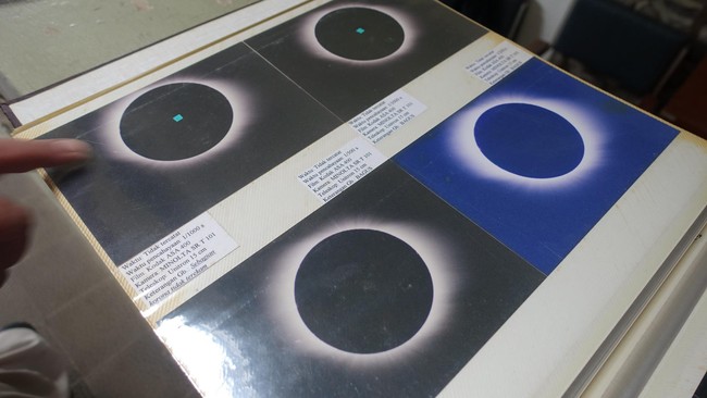 Gerhana matahari di atas langit Indonesia sudah terjadi sebanyak empat kali, yaitu 1983, 1988, 1995, dan pagi ini di tahun 2016. Apa saja perbedaannya?