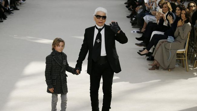 Aktris besar AS itu dikabarkan tak jadi pakai gaun rancangan Lagerfeld untuk karpet merah Oscar, karena Chanel tak menyediakan bayaran untuknya. 