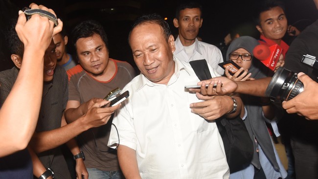 Empat orang yang diperiksa hari ini adalah para petinggi BUMN PT Len Industri (Persero). Mereka berstatus sebagai saksi dalam perkara ini.
