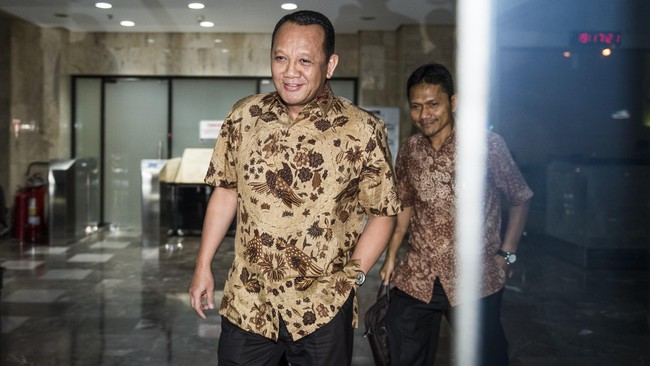 Sekretaris Jenderal Mahkamah Agung, Nurhadi Abdurrachman, diperiksa sebagai saksi pada kasus dugaan suap di Pengadilan Negeri Jakarta Pusat. 