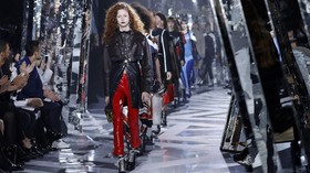 Terpukau Jepang, Louis Vuitton Gelar Peragaan di Museum Miho