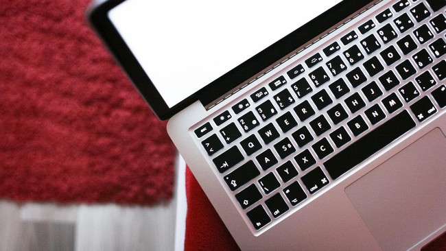 BSSN tidak tidak merekomendasikan menjual laptop, Hp, dan gawai lawas lainnya untuk dijual kembali. Simak alasannya di sini.