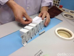 Tetap Buka Saat PSBB, Apotek Jadi Tumpuan Masyarakat dapat Obat