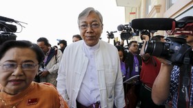 Pemimpin Tentara Myanmar Turut Bangga Htin Kyaw jadi Presiden