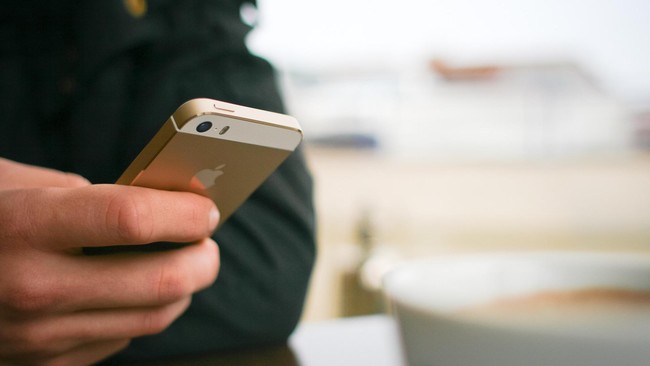 iPhone yang menggunakan iOS 9 tidak bisa mengoperasikan WhatsApp.