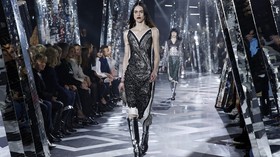 Futuristik, Sporty, dan Seksi ala Louis Vuitton