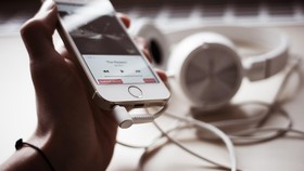 Musik Streaming Kalahkan Unduhan dan Penjualan Fisik